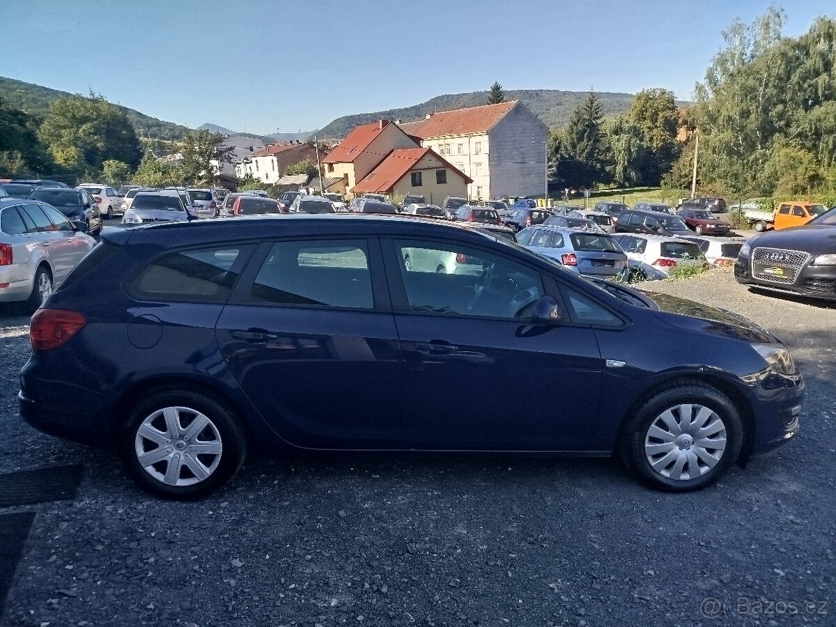 Opel Astra kombi 1.6i 85 kW, r.v. 4/2014, najeto 184.484 km - 6