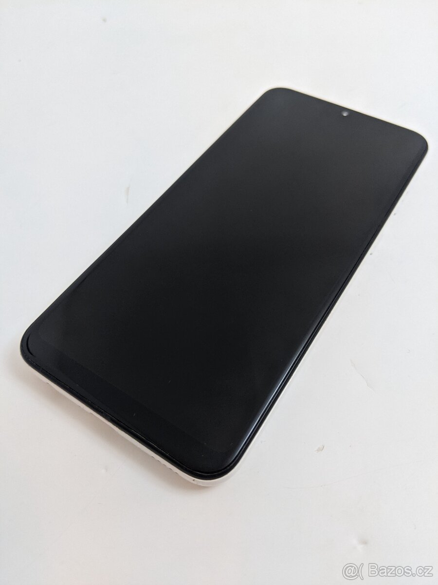 Samsung Galaxy A20e 3/32gb white - 6