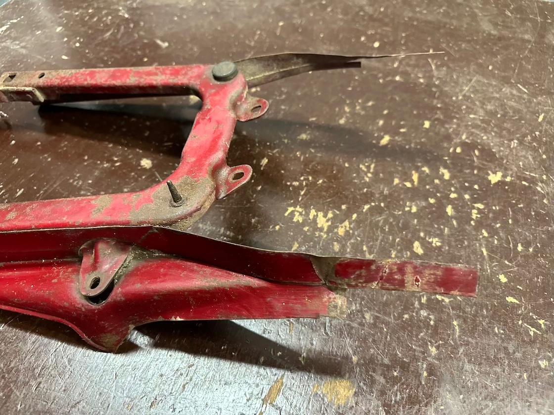 Predám pôvodný podsedlový rámeček JAWA 250/590 350/361 SPORT - 6