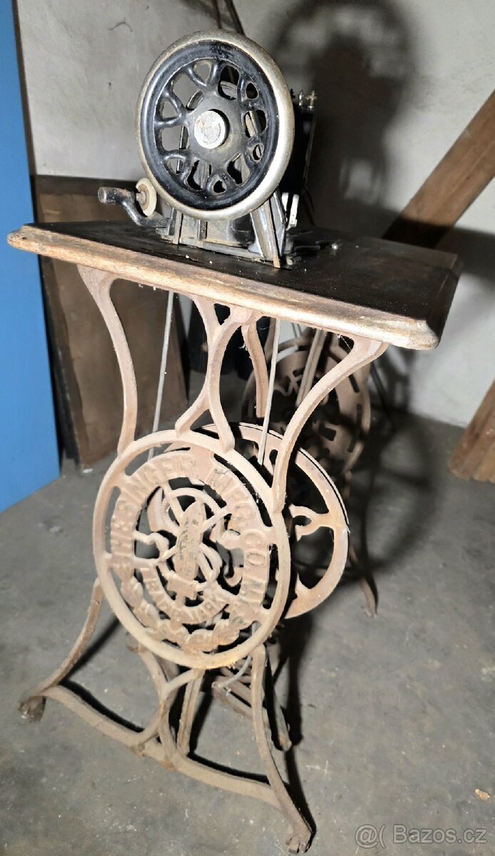 Šlapací šicí stroj SINGER - 6