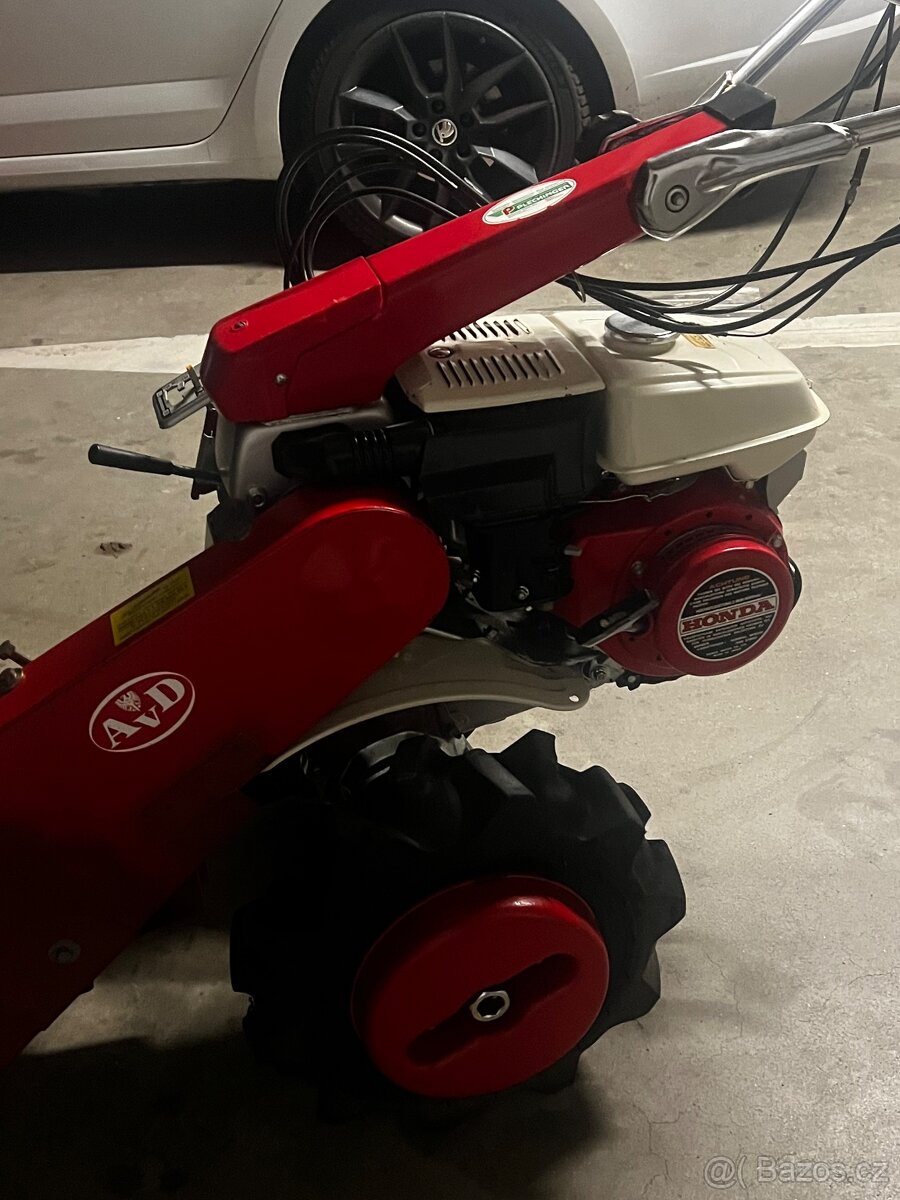 Honda víceúčelový malotraktor s lištovou sekačkou -zánovní - 6