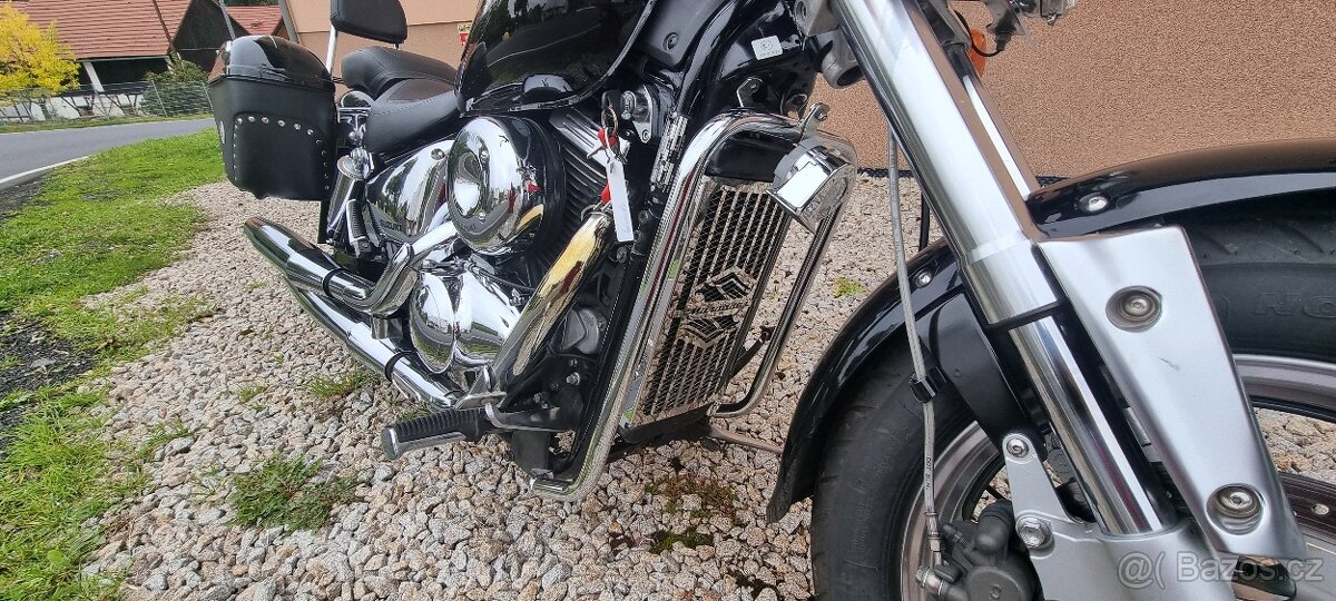 Suzuki VZ800 Marauder - 6