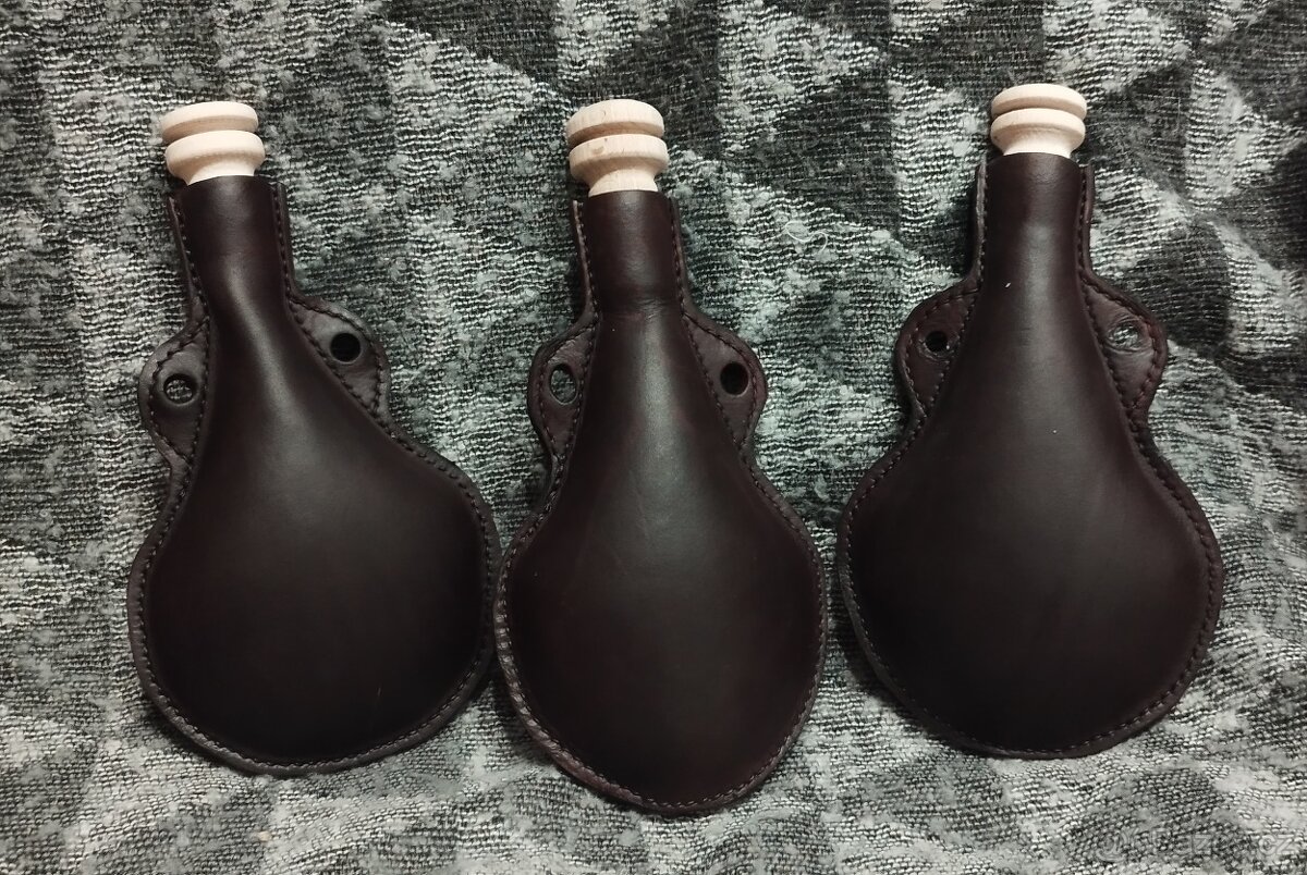 Kožené čutory a další doplňky - 6