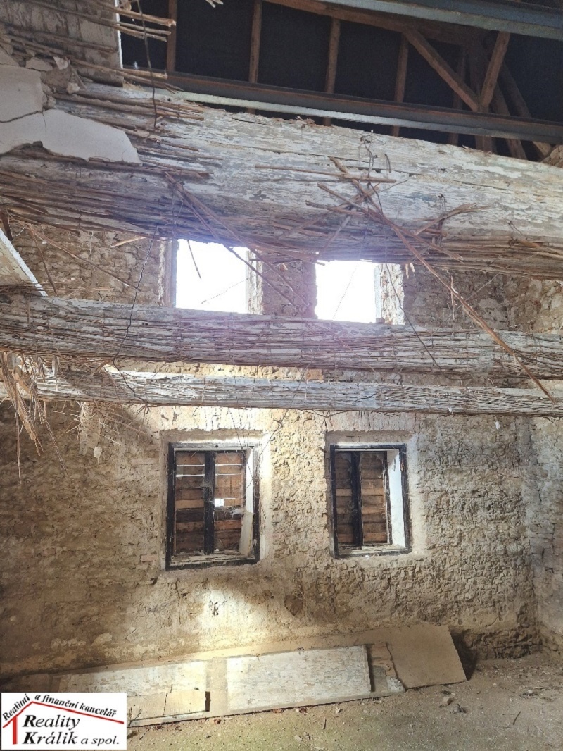 Dvoupatrový dům s podkrovím a zahradou, 3km od K.Hory - 6