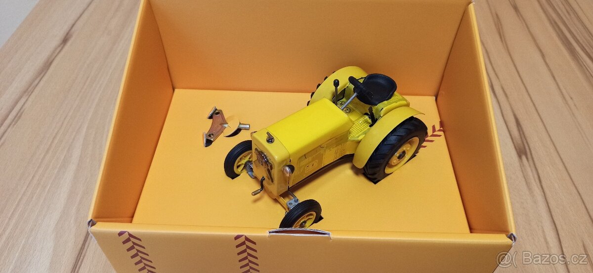 Traktor Kovap limitovaná edice. Červený + žlutý. - 6