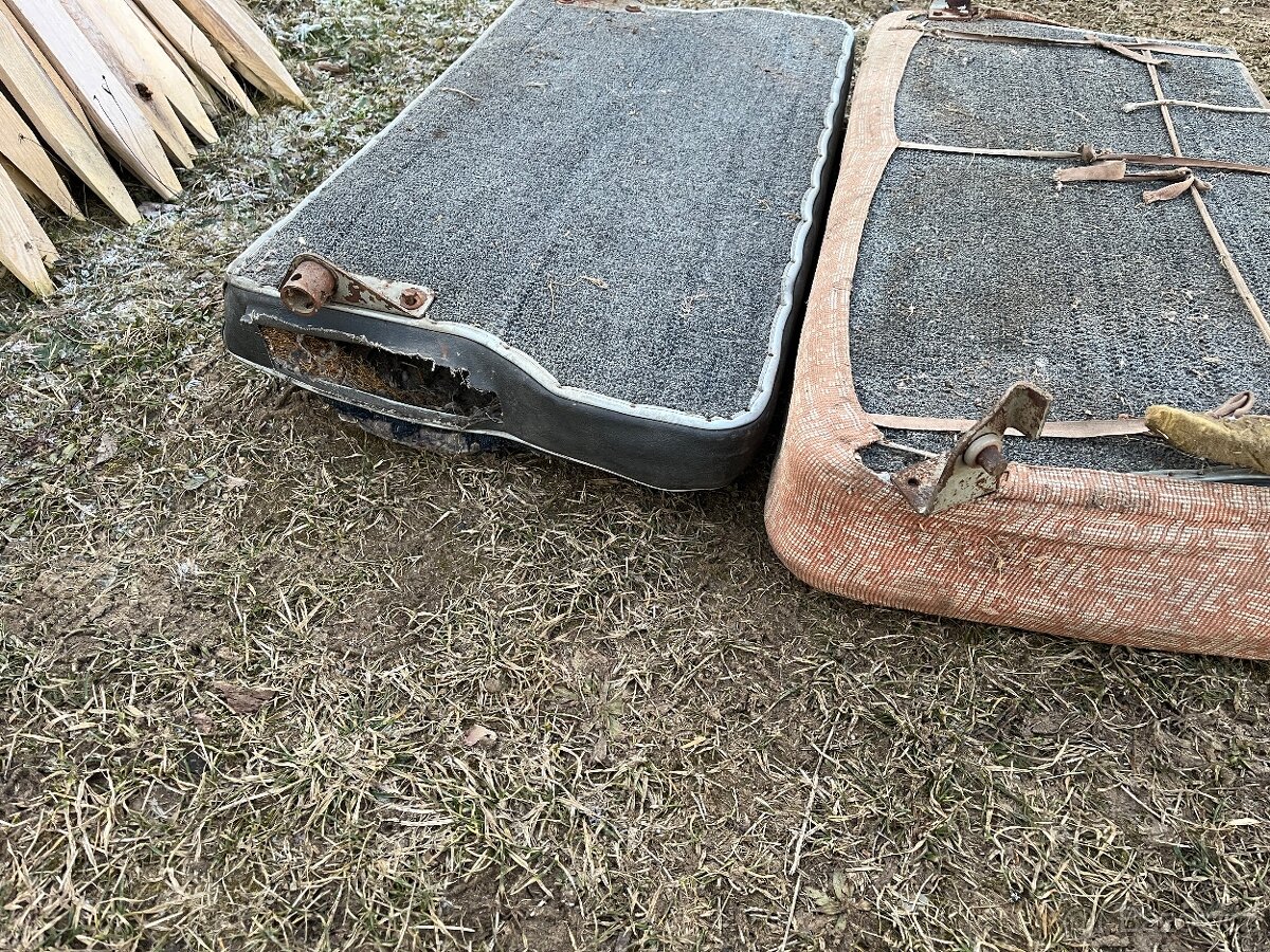 Zadní sedačky trabant - 6