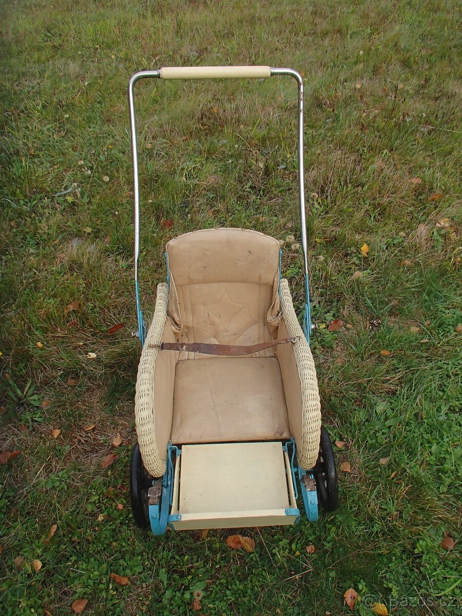 retro tříkolka a kočárek - 6