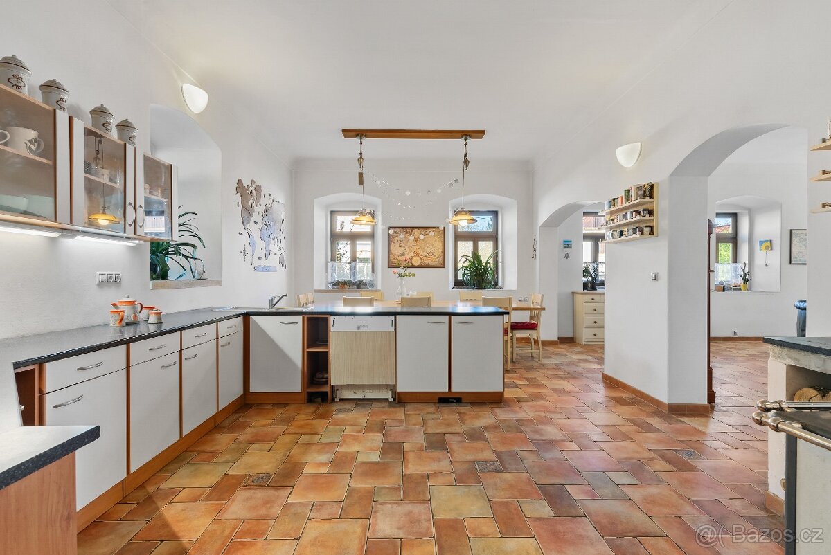 Prodej zavedeného penzionu s restaurací a velkým bytem - 6