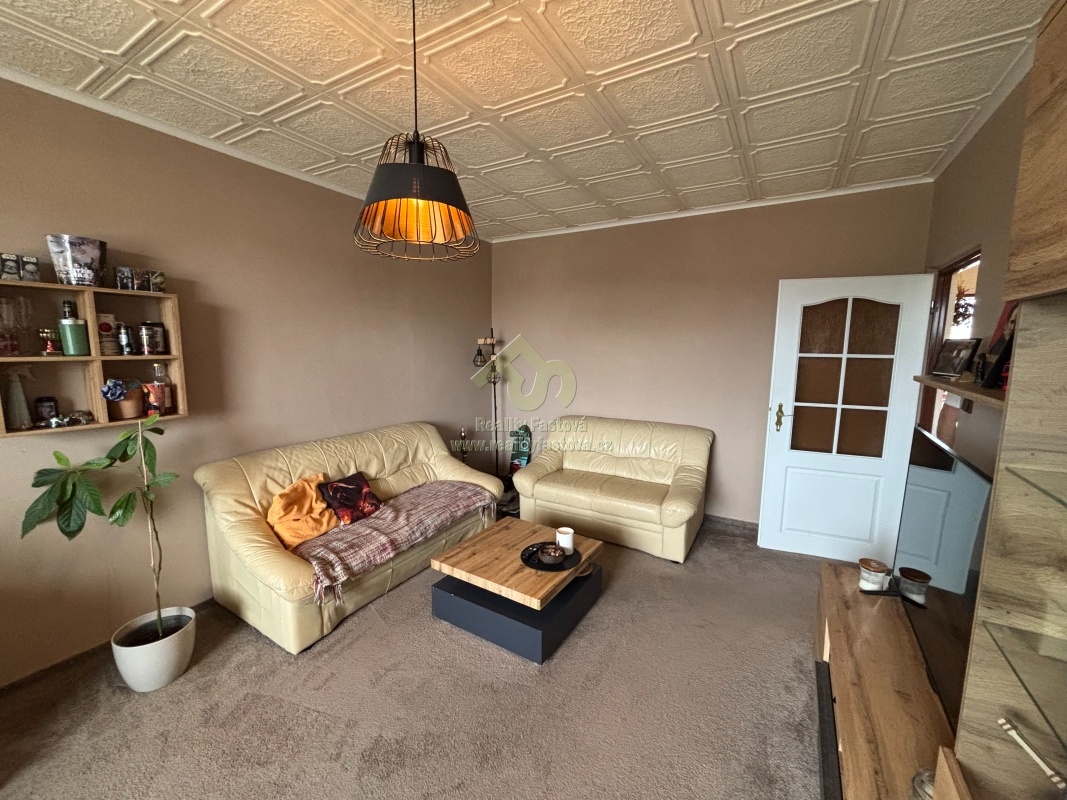 Rokycany-prodej velkého bytu 3+1 se zasklenou lodžií - 6