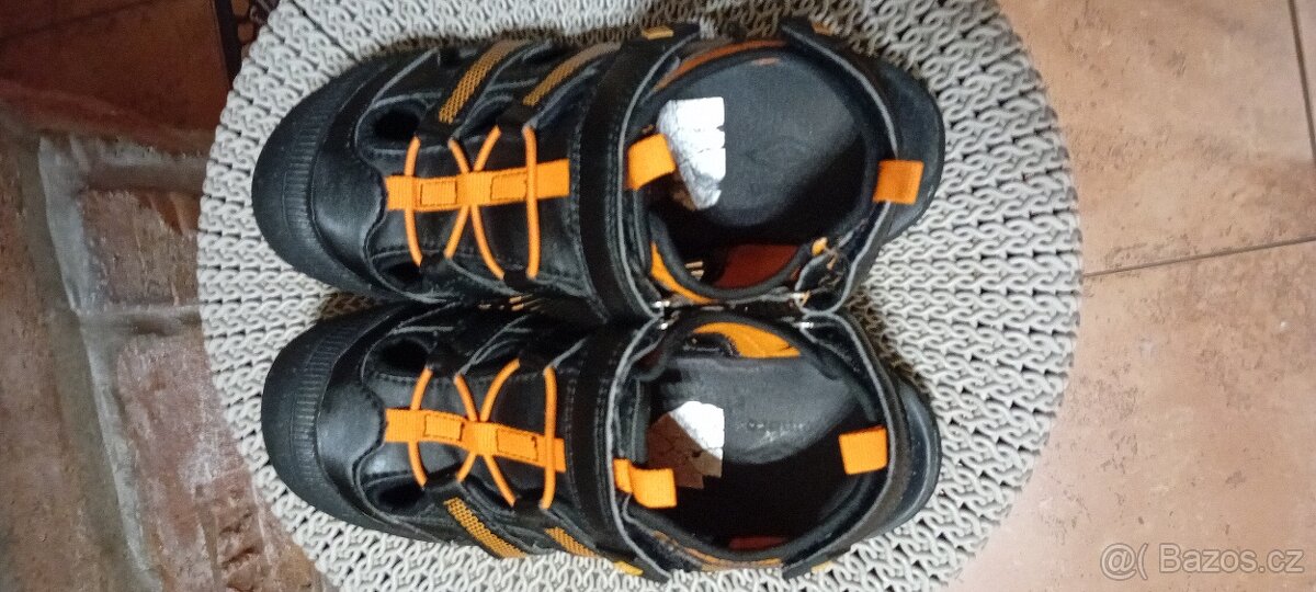 Zánovní kvalitní chlapecké sandály Zn.UMBRO vel.34 - 6