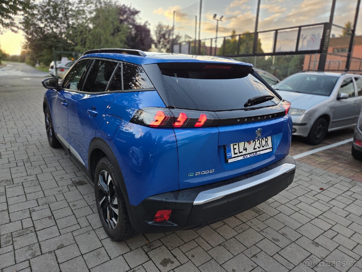 ZÁNOVNÍ PEUGEOT e2008 ALLURE 100kw naj.15.900km SoH 95% - 6