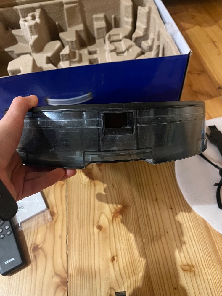 Robotický vysavač Tesla na mokré i suché vysávání - 6