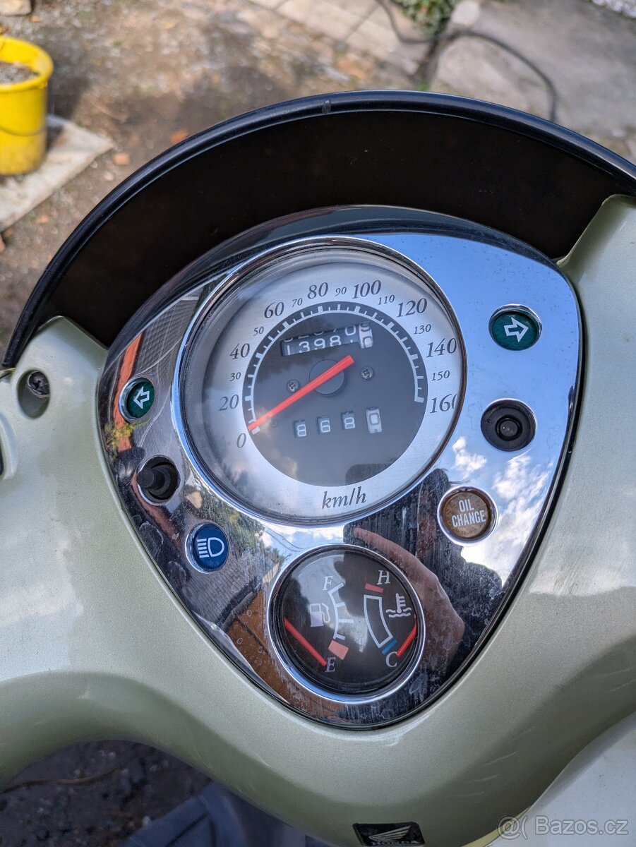 stylový retro skútr Honda @125 s výkonem 11 kW - 14000km - 6