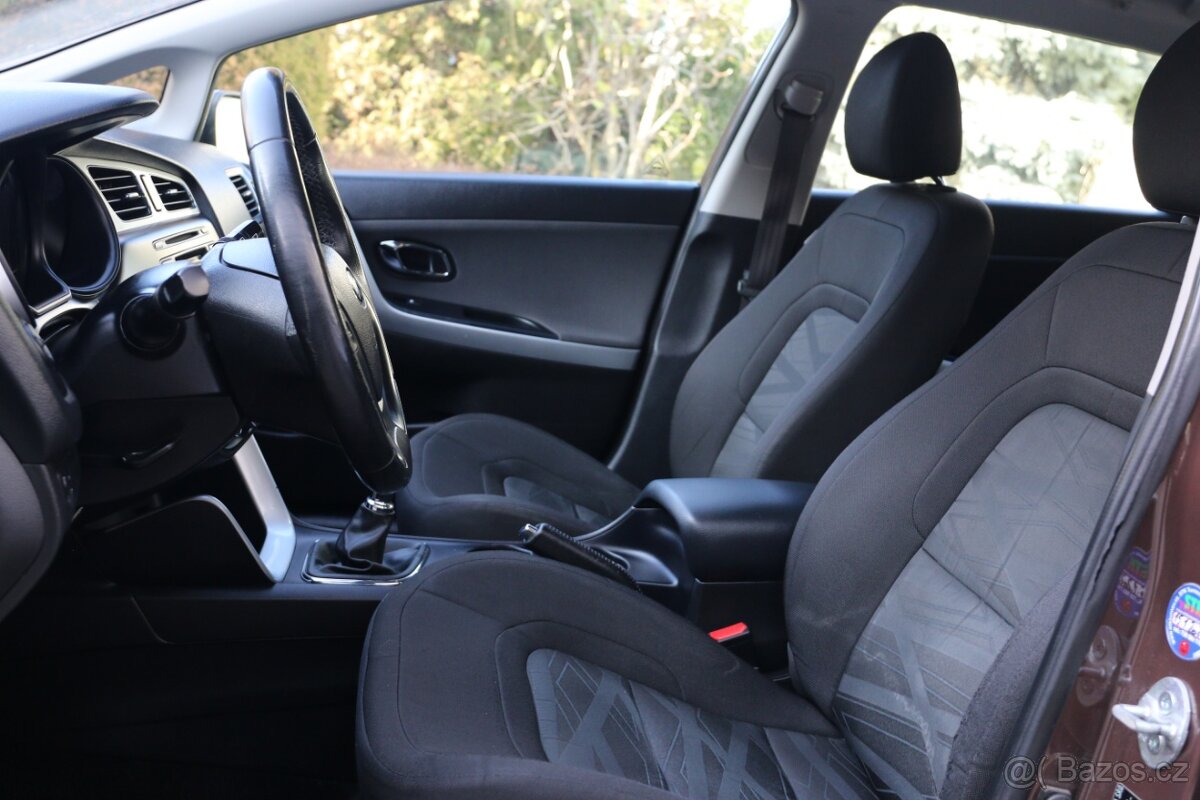 Kia Ceed 1.4 73KW, ČR ,TAŽNÉ, klima - 6