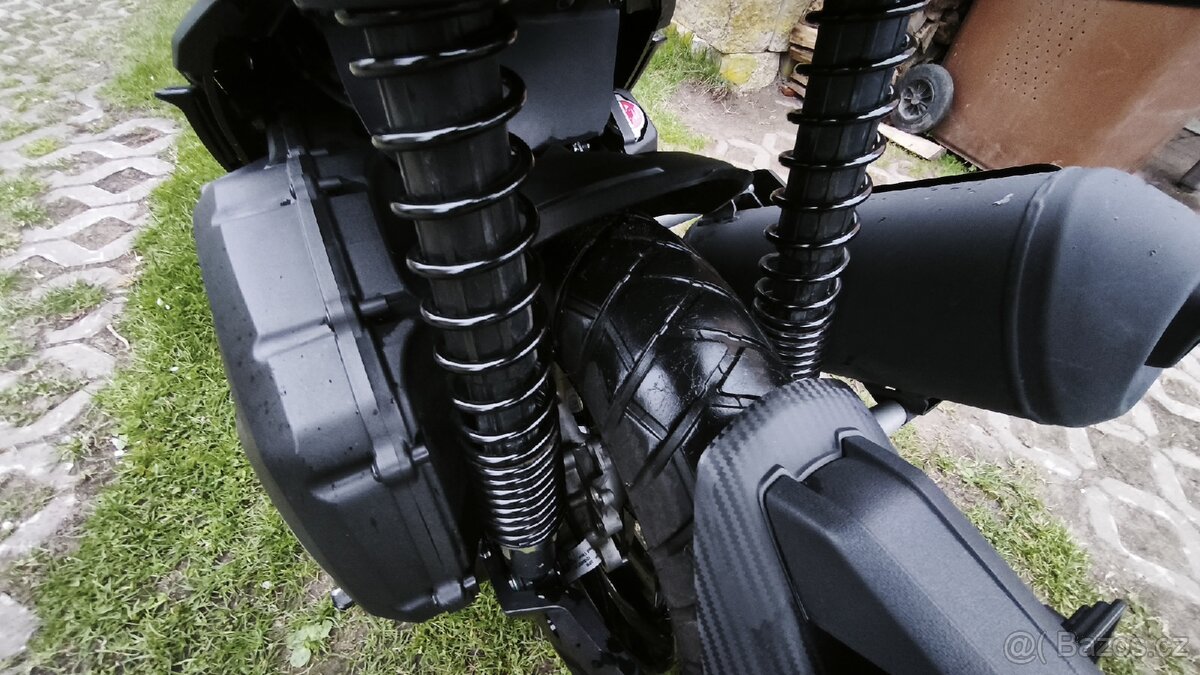 Aprilia SR GT 200 - 6