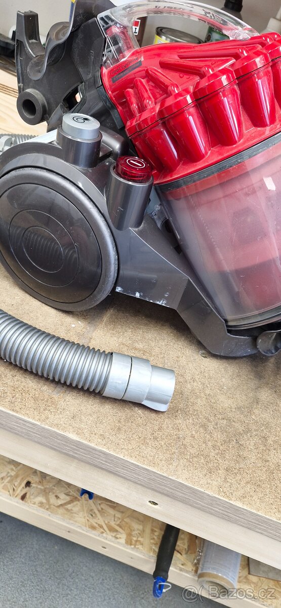 Dyson DC 32 Origin nemam k tomu kartáč - 6