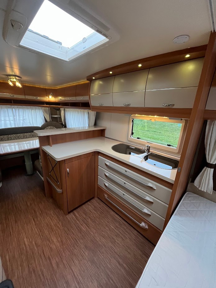 Hobby 560 CFe 2011 MOVER, PŘEDSTAN, DRŽÁK KOL, SUPER STAV - 6