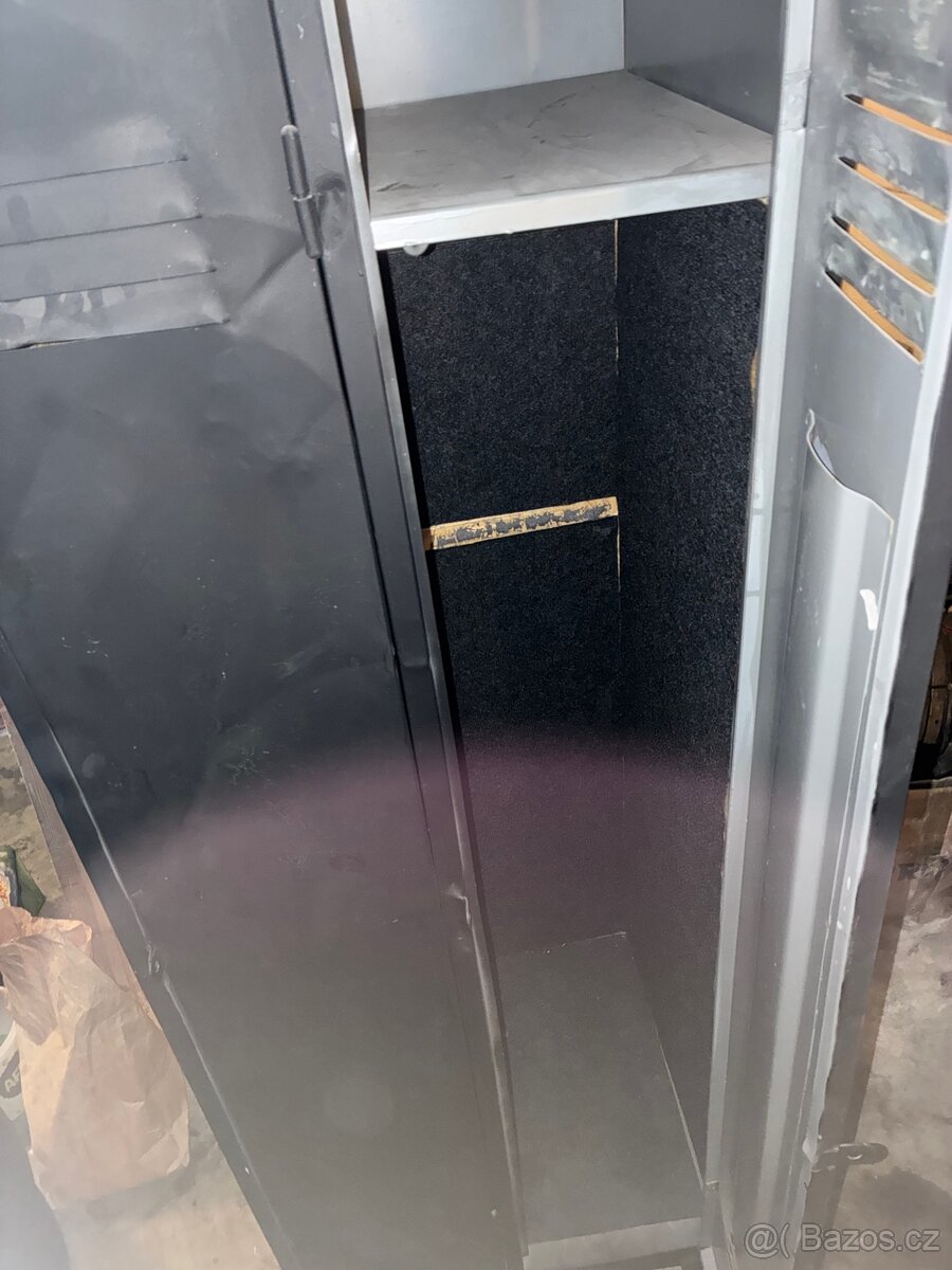 Plechová dvouskříň s policemi - 6