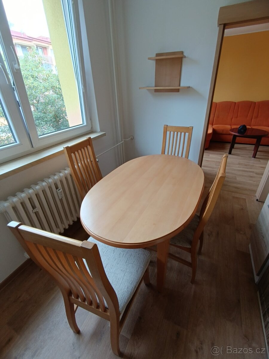 Jídelní stůl se židlemi - 6