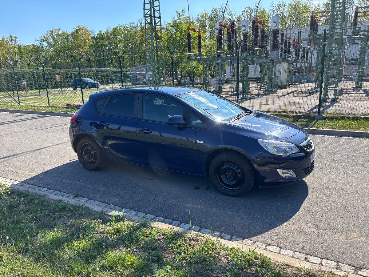 Opel Astra J 1.4 (74kW) r. 2011 - 6