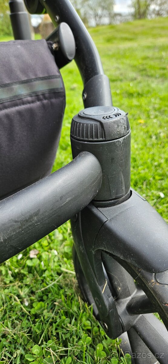 Kočárek po jednom dítěti - 6