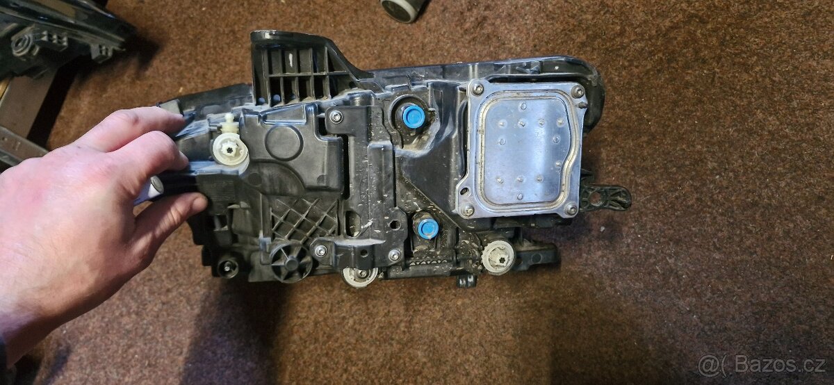 Prave predni svetlo volvo s60 v60 treti generace - 6