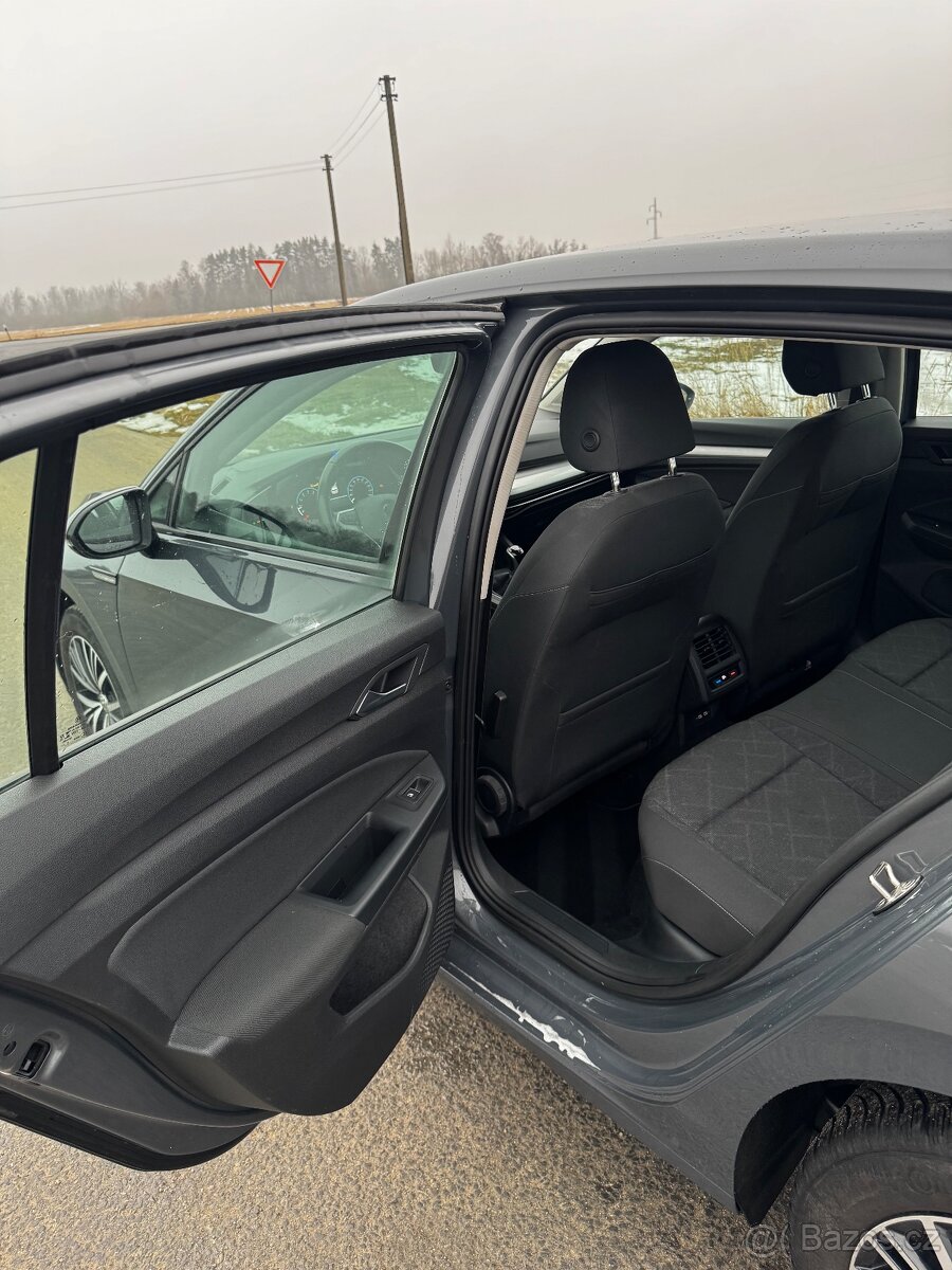 VW Golf 8 1.5 TSI 130k First Edition | TOP výbava | Matrix - 6