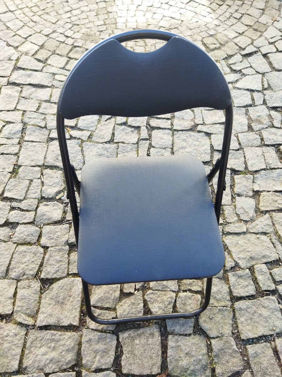 Stolek, lampa, židličky - 6