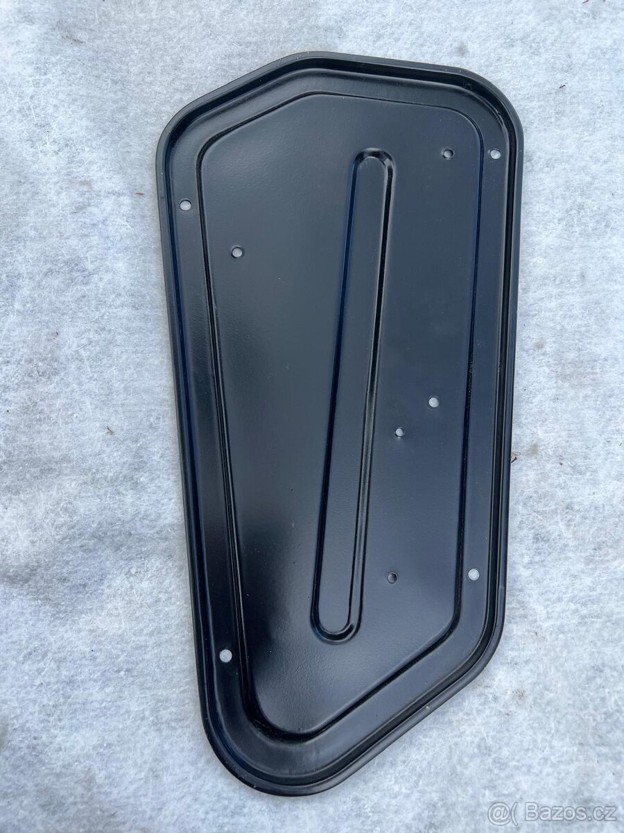 Plechy kolem motoru na Tatru 613 - 6