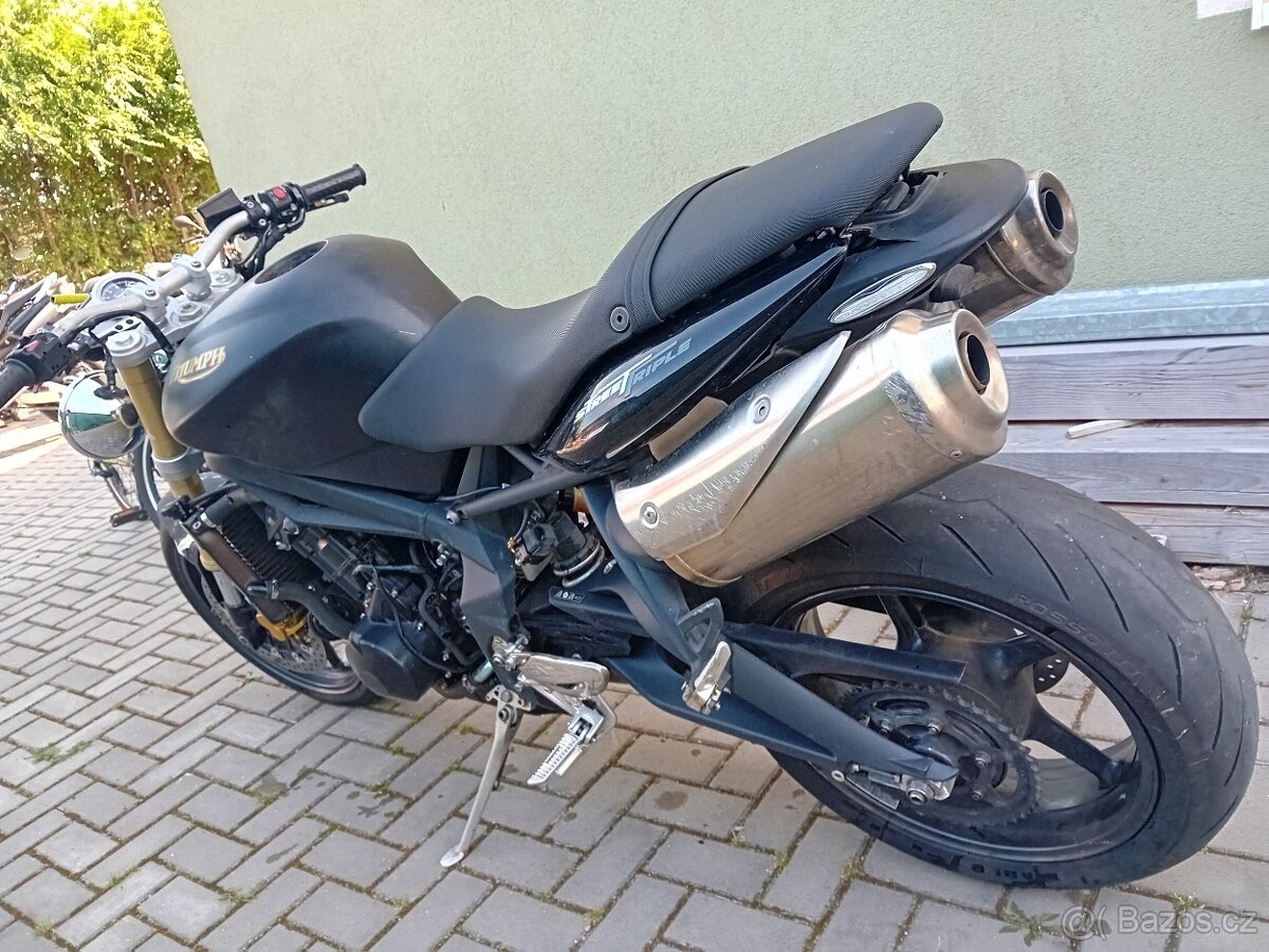 TRIUMPH STREET TRIPLE 675 - 6