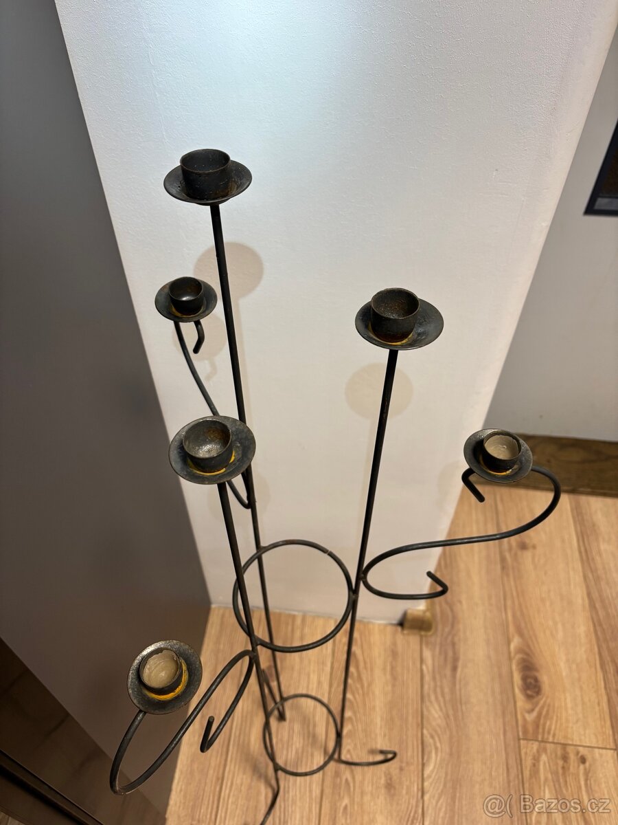 Kovový svícen - 6