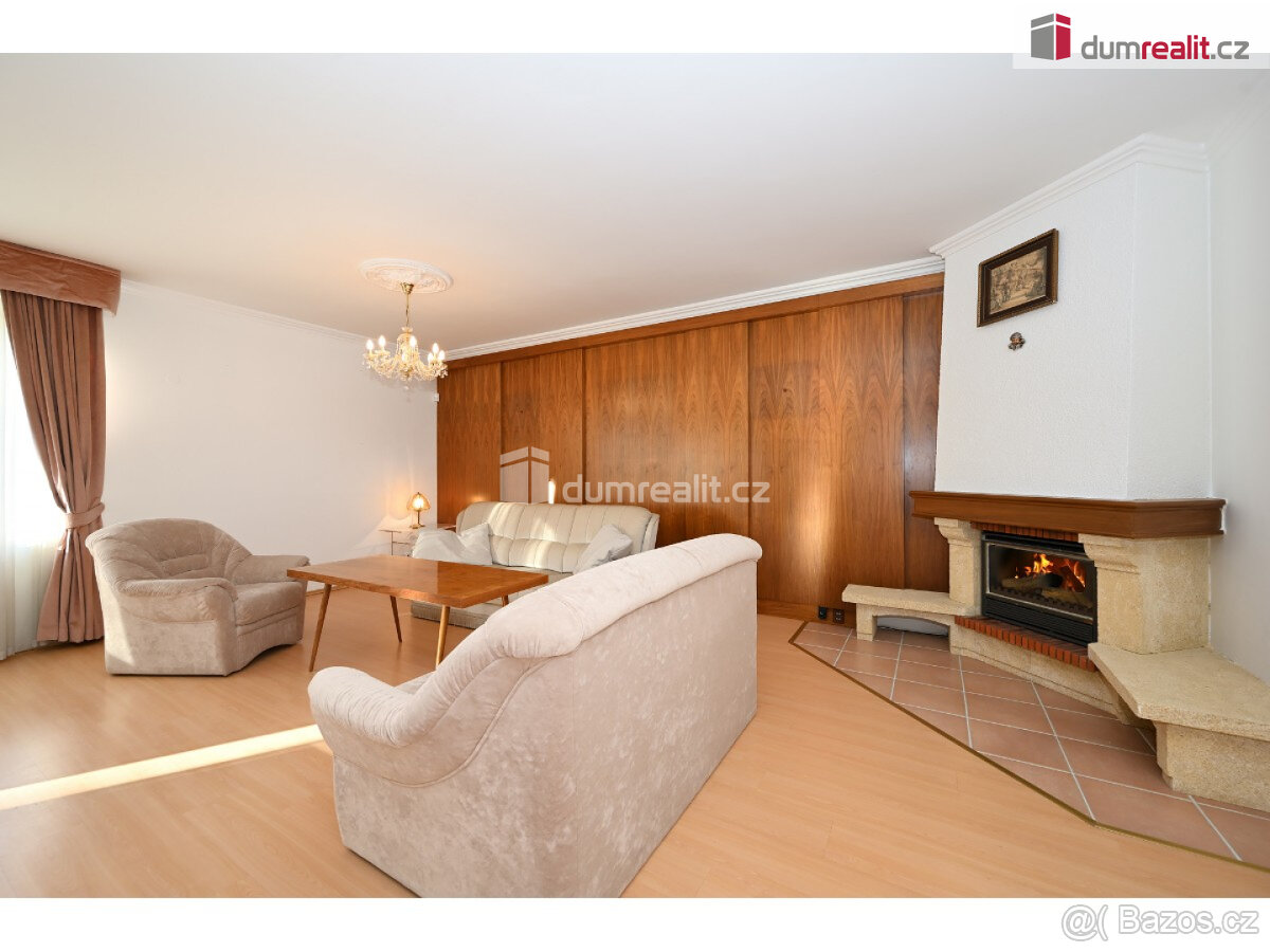 Prostorný byt, 146,8 m2 + lodžie 8,1 m2, zahrada 1666 m2, sk - 6