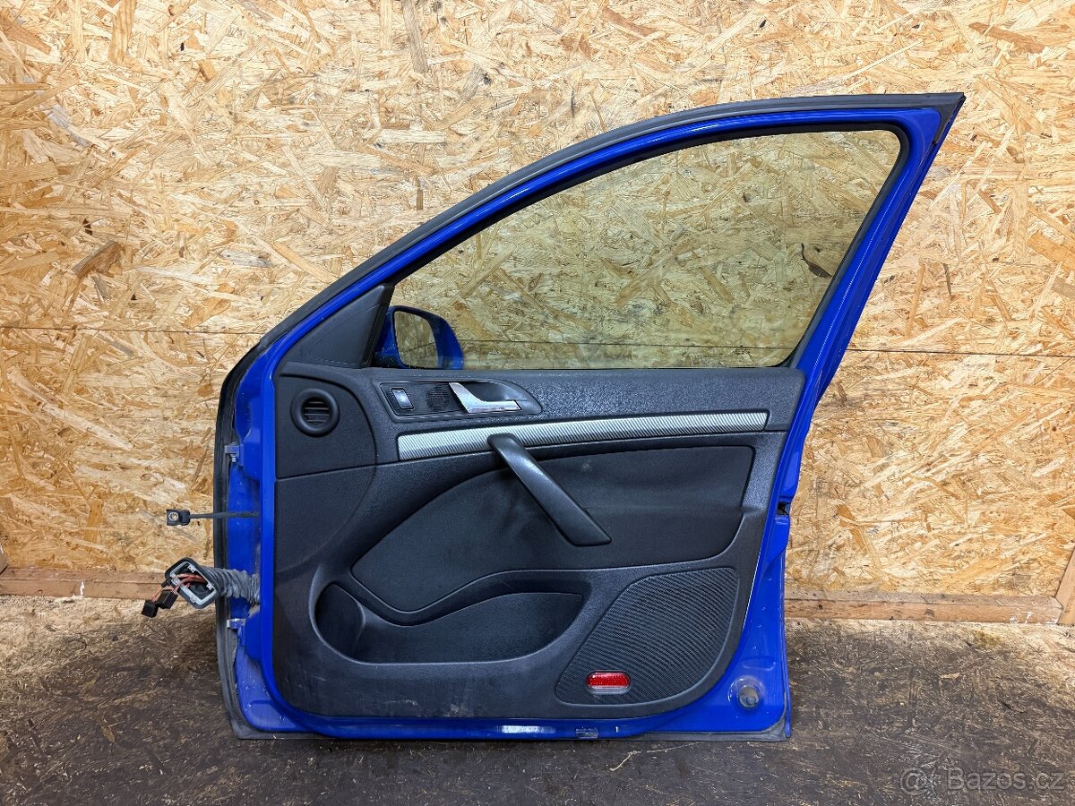 PRAVÉ PŘEDNÍ DVEŘE ŠKOD OCTAVIA 2 LF5K / 4590 - 6