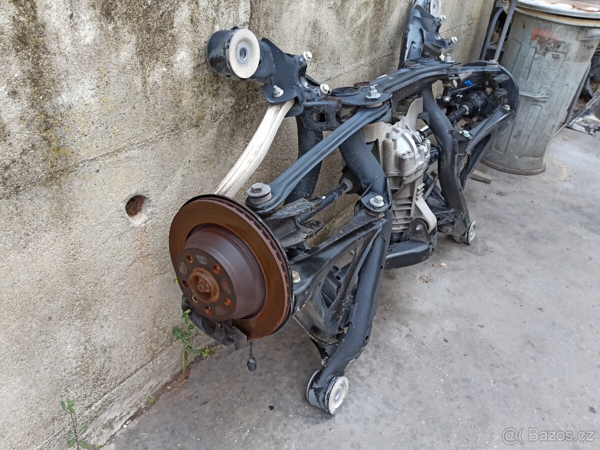 VW TOUAREG - KOMPLETNÍ ZADNÍ NÁPRAVA - BEZ KOROZE - 6