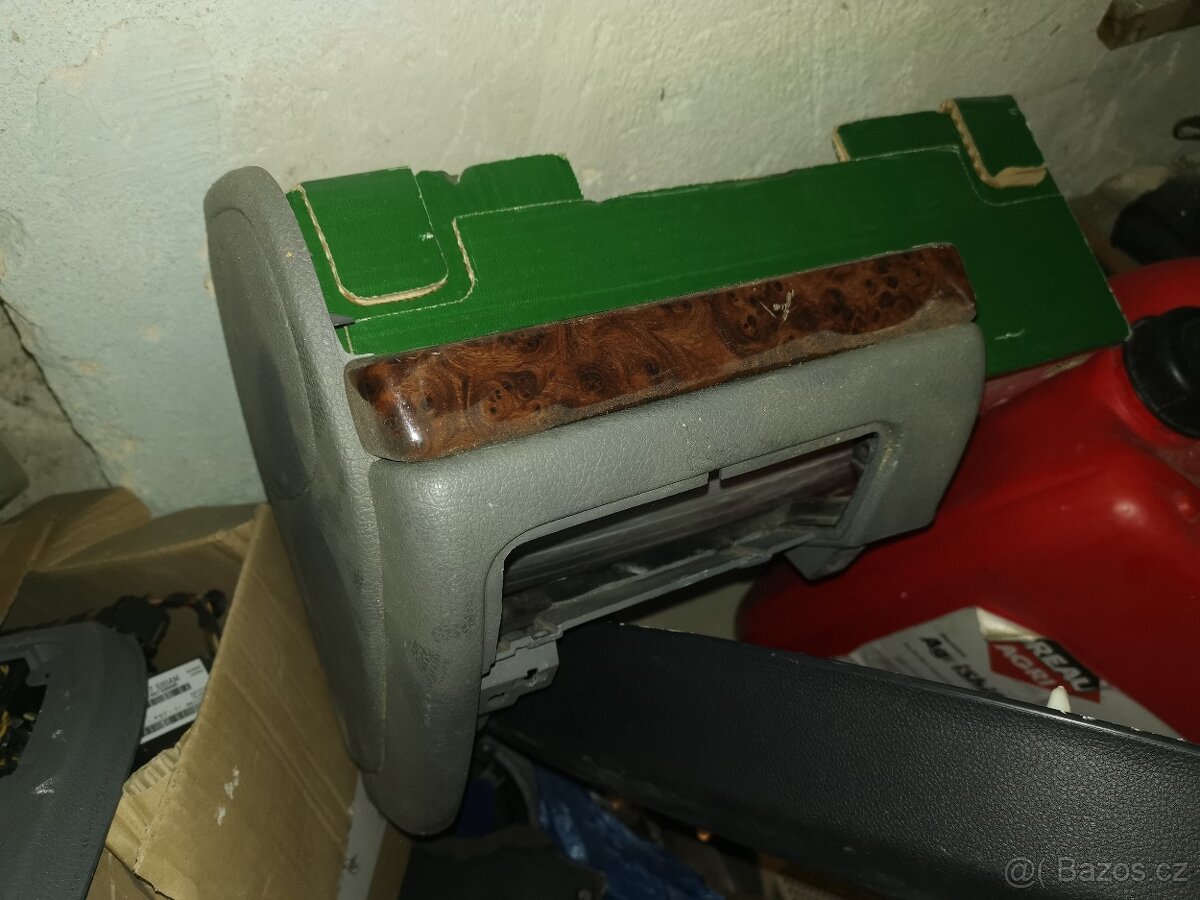 Peugeot 406 kastlik - dekor dřeva a plast pod volant - dekor - 6