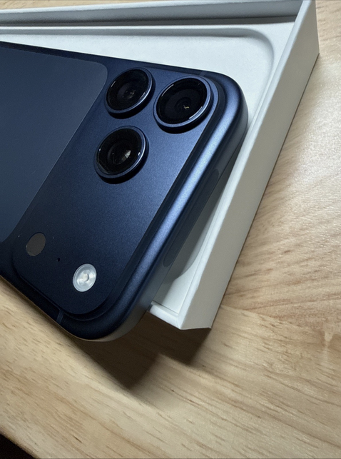 Nový iPhone 17 Pro Max 1TB – Temně modrá – 25 000 Kč - popis - 6