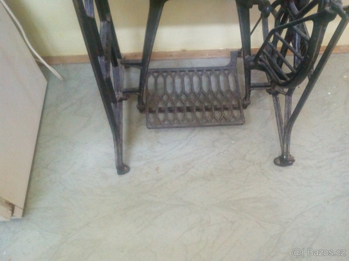 Štarožitný šicí stroj Bobbin Royal - 6