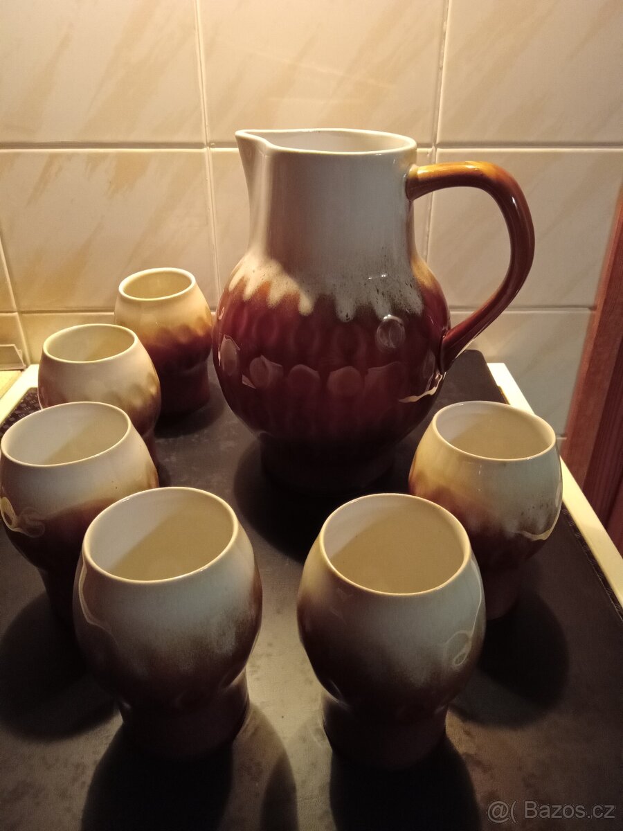 Retro džbán Ditmar-Urbach, šest pivních pohárků. - 6