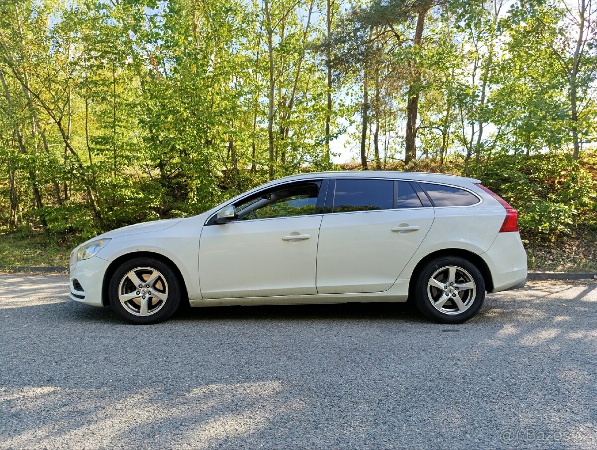 Volvo V60 R-Design, automat, pětiválec 2.0 D 120kw - 6