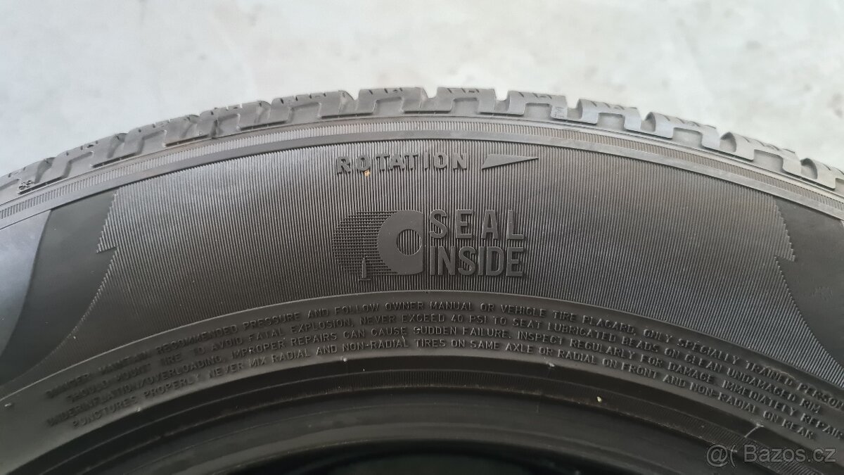 Zimní pneu kola 215 65 17 Pirelli zánovní 4 kusy - 6