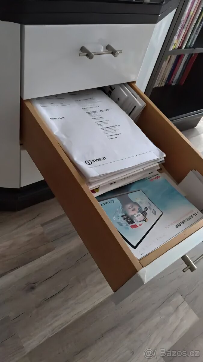 Skříň/ vitrína se šuplíky - 6