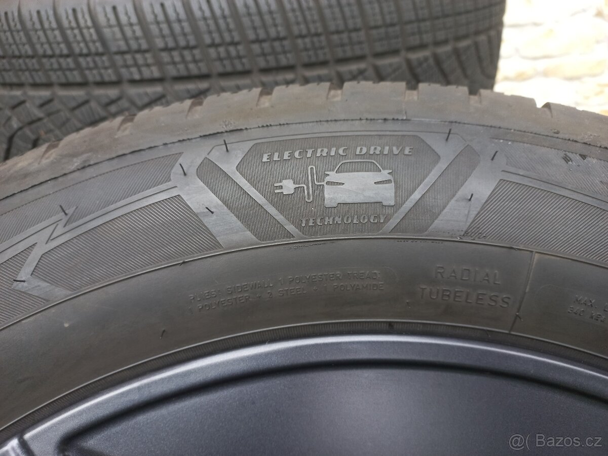 BMW iX zimní 20 Styling 1002 Goodyear 235 60 DOT2922 8mm - 6