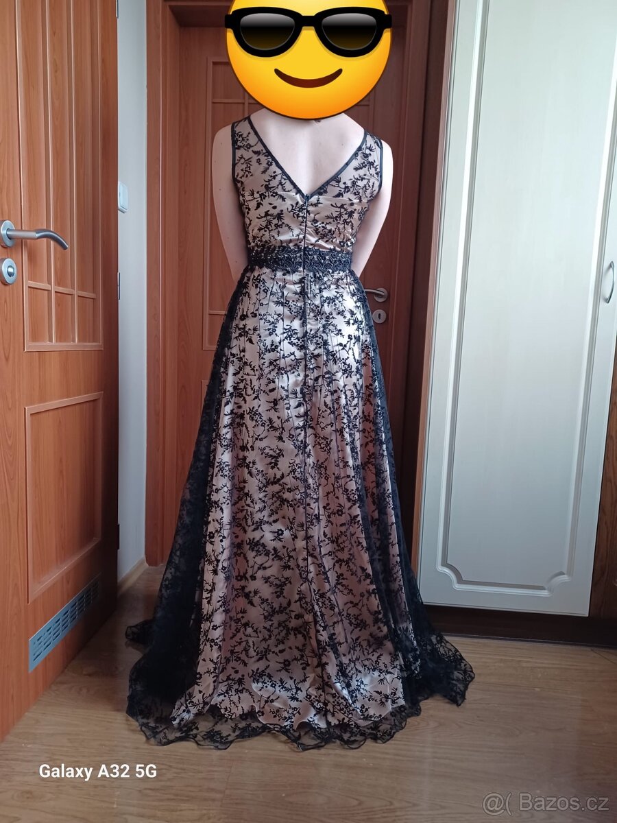 Zlaté dámské šaty s černou krajkou - 6