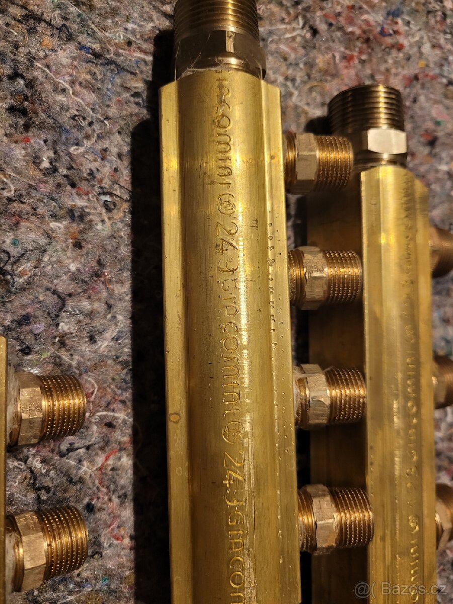 Rozdělovač s vývody pro adaptéry Giacomini. - 6