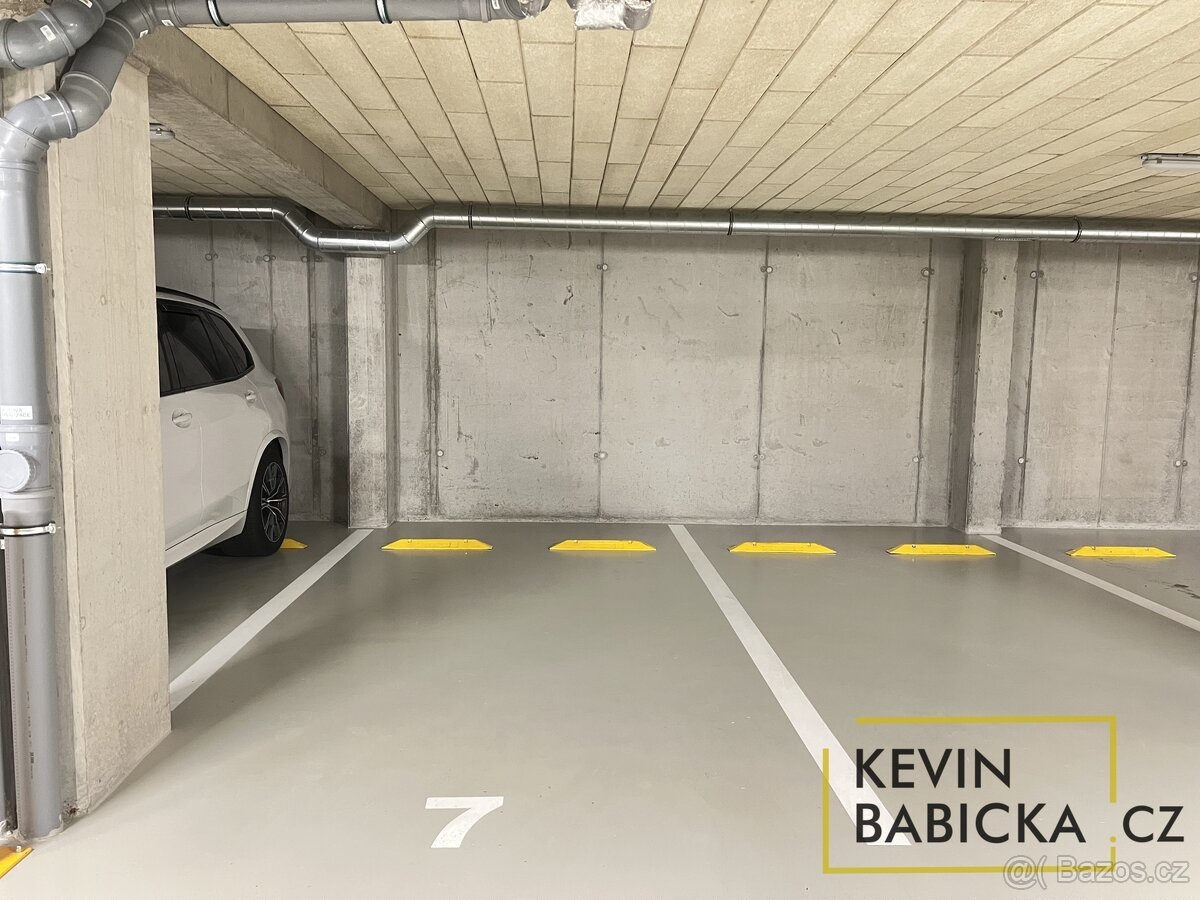 Pronájem garážového stání, ul. Kumpoštova, Brno - 6