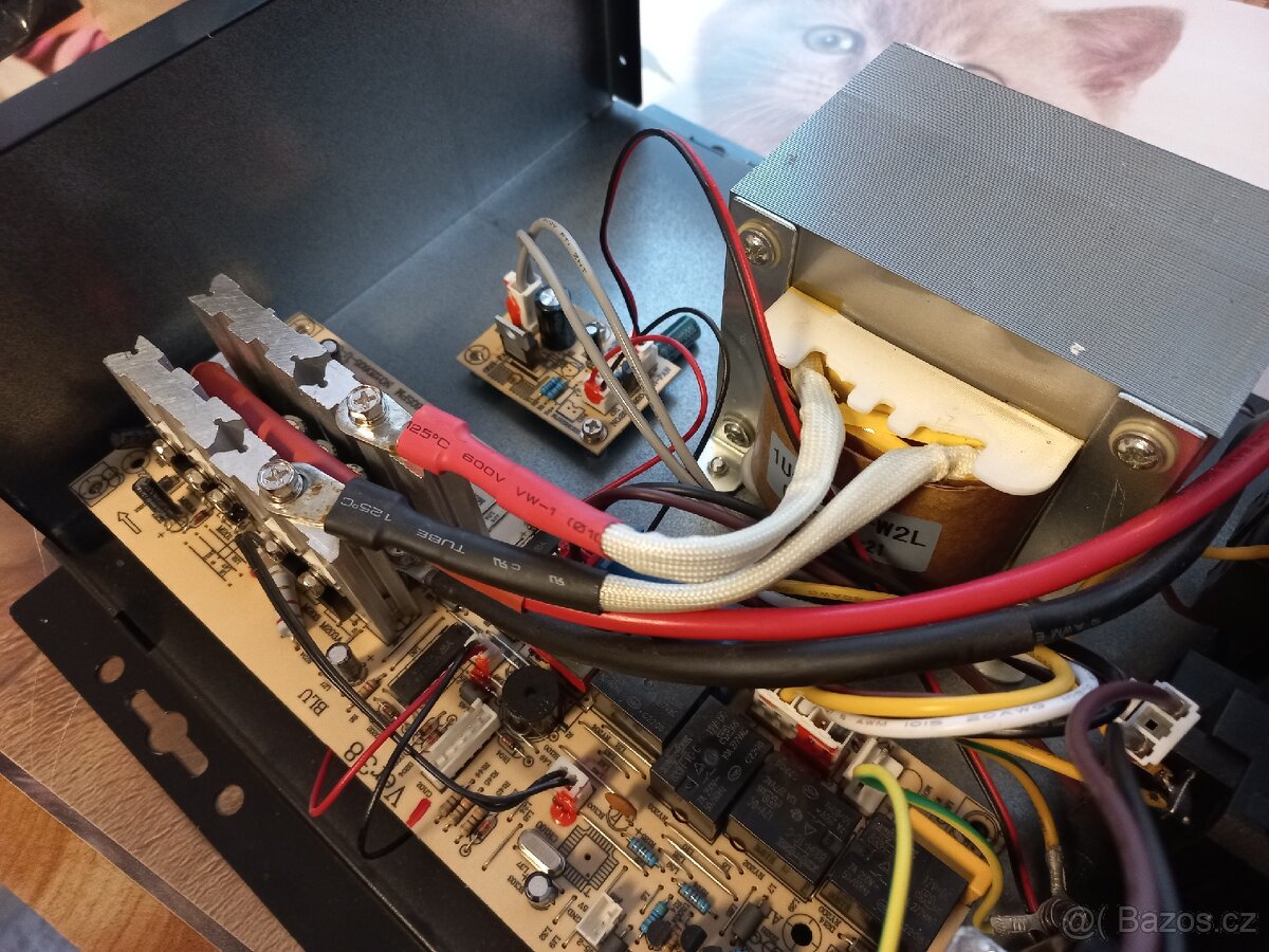 Nefunkční UPS na externí bat. na ND - 6