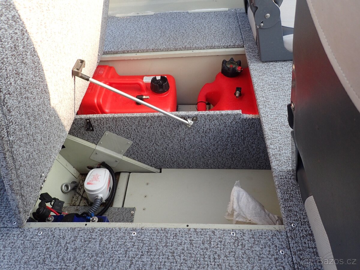 Hliníkový člun s motorem - 6