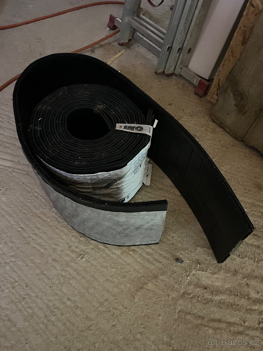 Zbytky sněháku a hřebebe ze stavby - 6