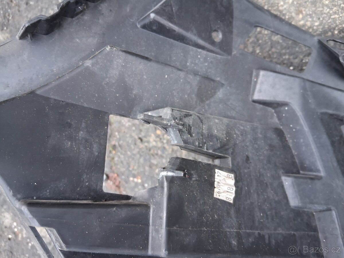 Mercedes w447 drzak narazniku - 6