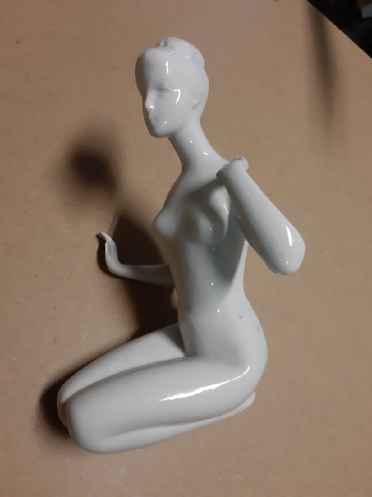 Soška dívky DUX - 6